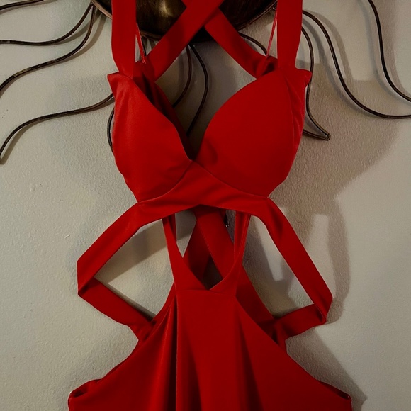 🌺BEAUTIFUL RED DRESS! - Picture 3 of 6